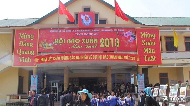 Во всем Вьетнаме открывается фестиваль весенних номеров газет по случаю новогоднего праздника - ảnh 1