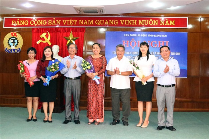Во Вьетнаме и за его пределами прошли различные праздничные мероприятия по случаю 8 марта - ảnh 1