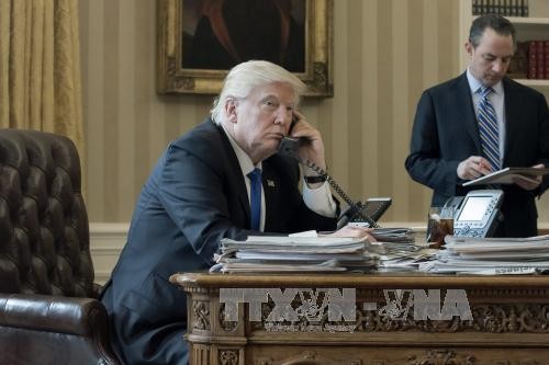 Руководители США и Великобритании провели телефонный разговор по делу Скрипалей   - ảnh 1