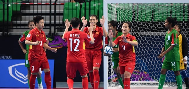 Сборная Вьетнама вышла в четвертьфинал женского Чемпионата Азии по футзалу 2018 - ảnh 1