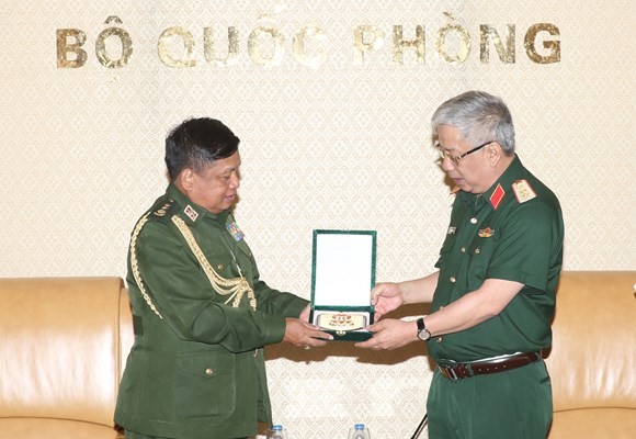 Вьетнам придаёт важное значение оборонному сотрудничеству с Мьянмой - ảnh 1
