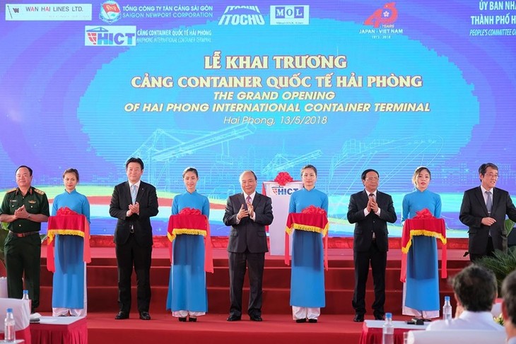 Нгуен Суан Фук принял участие в открытии международного контейнерного порта Хайфон - ảnh 1
