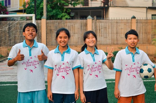 4 вьетнамских подростка примут участие в фестивале «Футбол во имя надежды» - ảnh 1