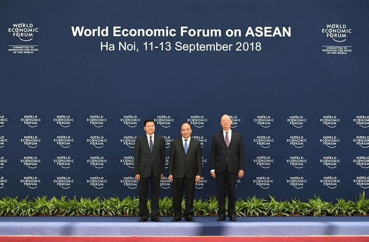 Во Вьетнаме прошла официальная церемония встречи иностранных делегатов, участвуюших в ВЭФ по АСЕАН 2018 - ảnh 1