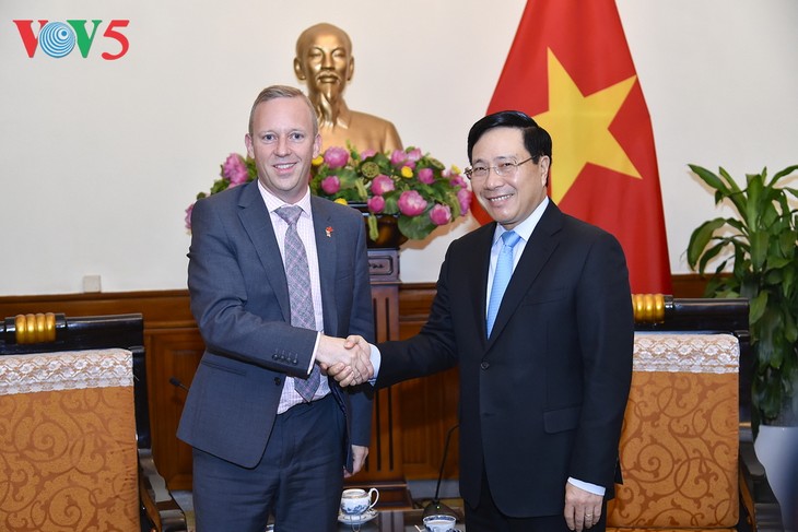 Вьетнам всегда придает важное значение активизации отношений с Великобританией - ảnh 1