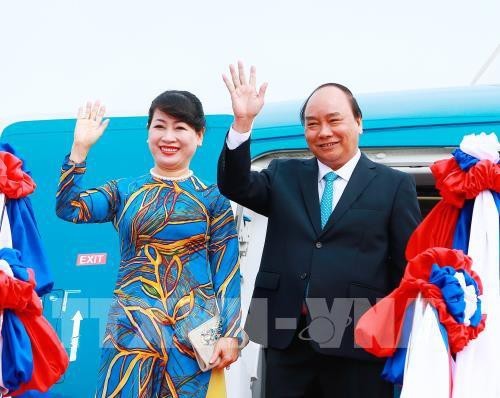 Премьер-министр Вьетнама прибыл в Сингапур для участия в 33-м саммите АСЕАН - ảnh 1
