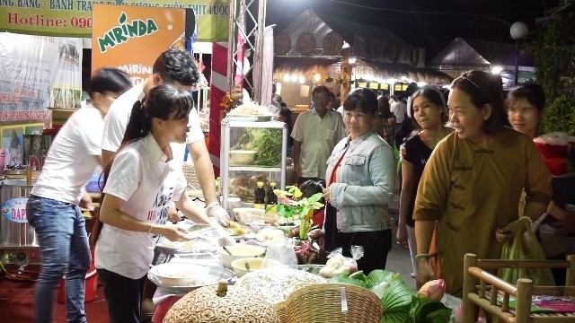 Различные мероприятия, посвященные празднику Ок Ом Бок кхмерской народности на юге Вьетнама - ảnh 1