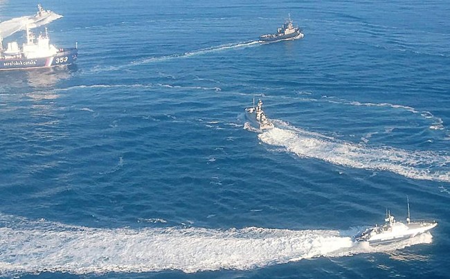 ФСБ России обвинила Украину в обстреле российских кораблей в Керченском заливе - ảnh 1