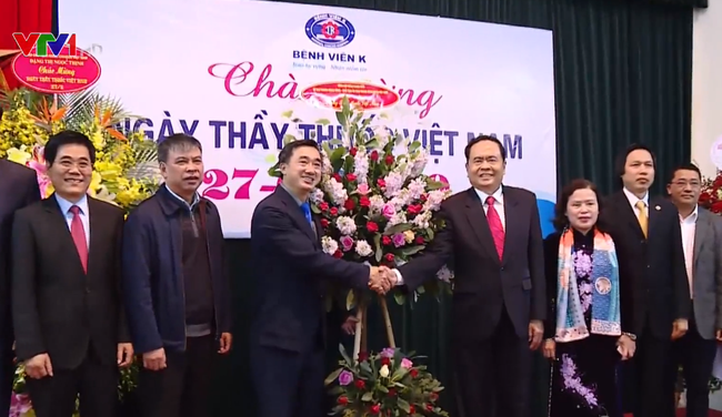 Чан Тхань Ман поздравил медицинских сотрудников с Днем вьетнамского врача - ảnh 1