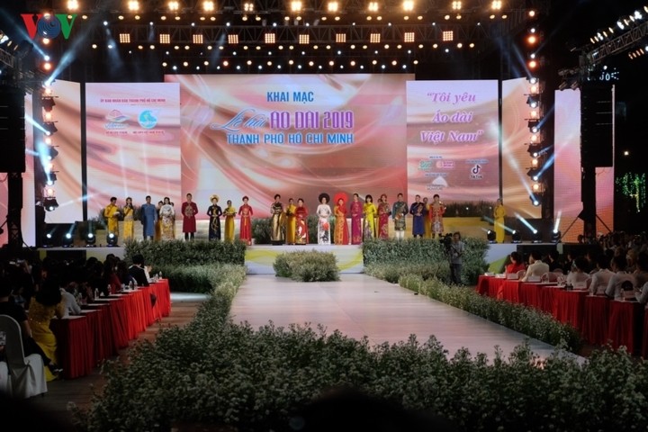В городе Хошимине открылся шестой фестиваль платья «аозяй» - ảnh 1