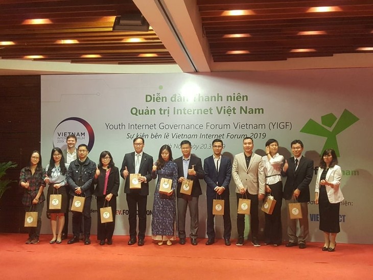Впервые во Вьетнаме состоялся молодежный форум по управлению интернетом - ảnh 1