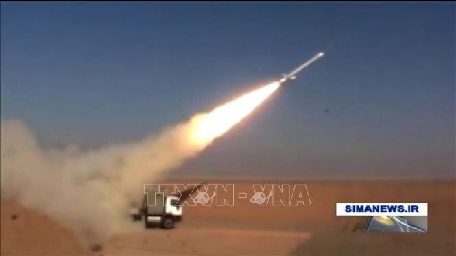 Али Хаменеи: Иране не откажется от ракетных разработок - ảnh 1
