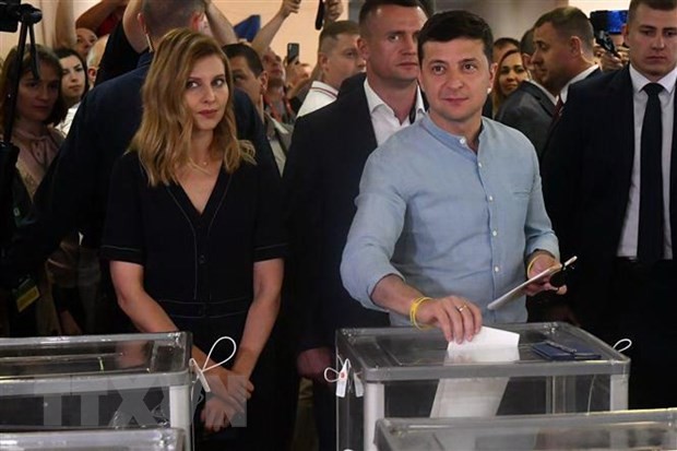 Партия президента Украины побеждает на досрочных выборах в Раду - ảnh 1