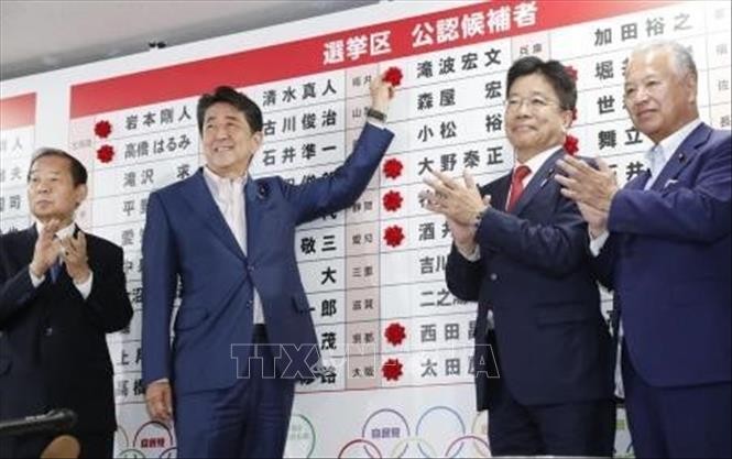 Премьер-министр Японии доволен результатами парламентских выборов - ảnh 1