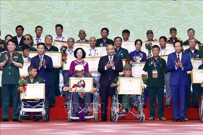 В Ханое прошла встреча лучших представителей ветеранов войны с инвалидностью тяжелой степени со всей страны - ảnh 1