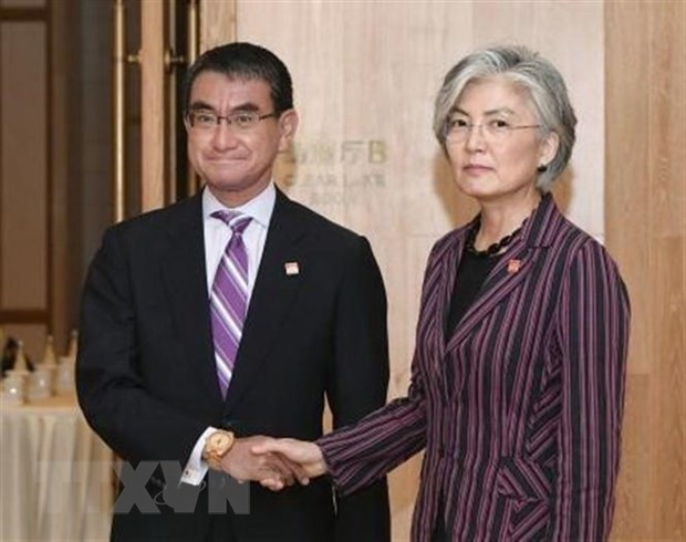 Япония и Республика Корея договорились решать исторические разногласия путем диалога - ảnh 1