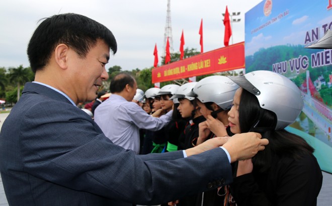 Прошел День безопасности дорожного движения в горных районах Северного Вьетнама 2020 года - ảnh 1