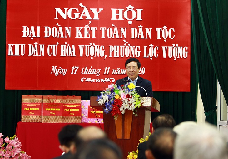 Вице-премьер, глава МИД Вьетнама Фам Бинь Минь принял участие в Празднике всенародного единства в населенном пункте Хоавыонг  - ảnh 1