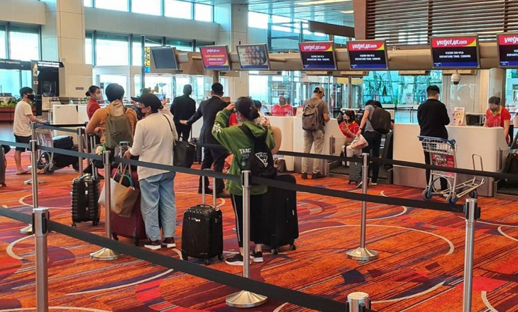Возвращение 240 вьетнамских граждан из Сингапура на Родину - ảnh 1
