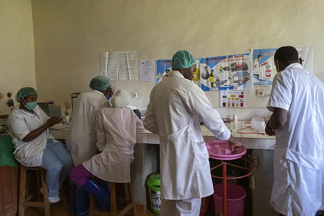 ВОЗ предупредила о высоком риске распространения Эболы в 6-ти африканских странах - ảnh 1