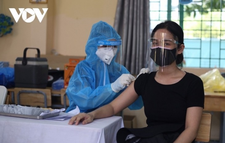 Во Вьетнаме зарегистрировано 5.637 случаев заражения COVID-19 - ảnh 1