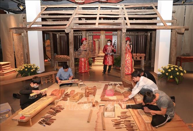 В старом квартале Ханоя проходят различные культурные мероприятия в честь Дня культурного наследия Вьетнама - ảnh 1