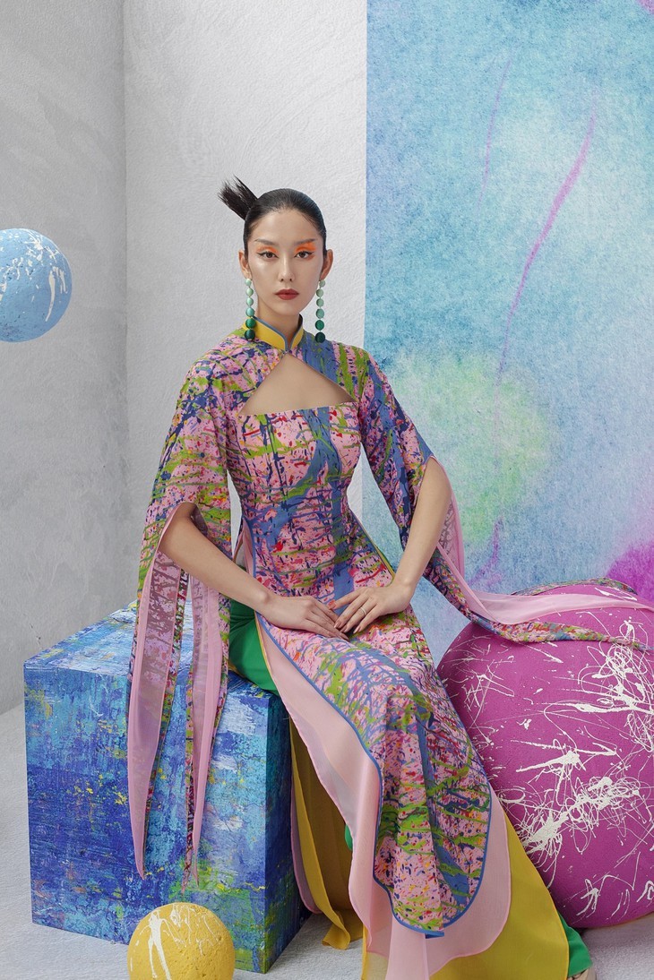 Новая коллекция модельера Кенни Тхая с посланием о светлом будущем - ảnh 19
