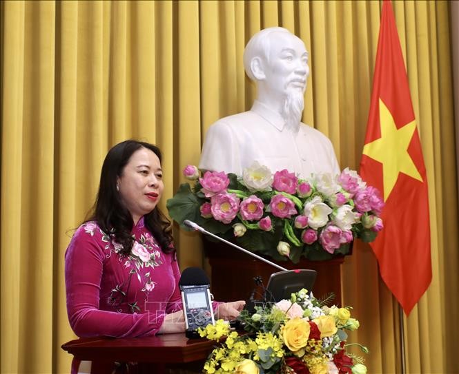 Вице-президент Вьетнама Во Тхи Ань Суан провела встречу со спонсорами, внесшими большой вклад в поддержку вьетнамских детей - 2021 - ảnh 1