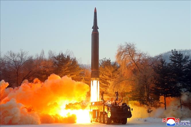 Республика Корея, Япония и США обсудили по телефону запуск КНДР баллистической ракеты  - ảnh 1