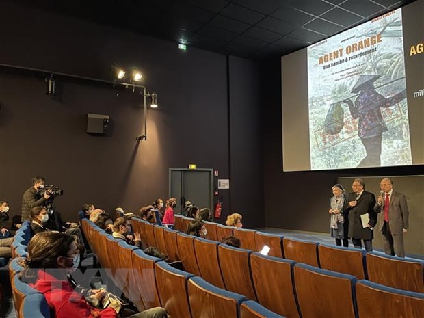 Во Франции прошли показ фильма и семинар в поддержку пострадавших от диоксина «эджент-орандж» во Вьетнаме - ảnh 1