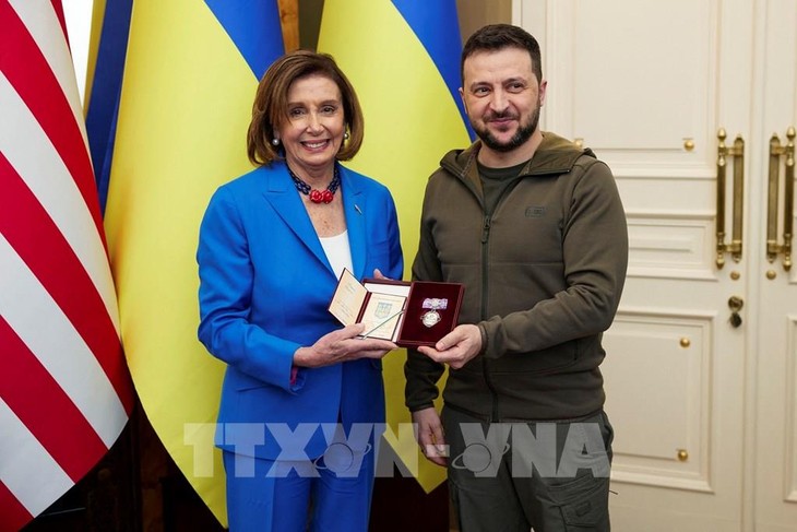 Спикер палаты представителей Конгресса США совершила внеплановую поездку на Украину - ảnh 1