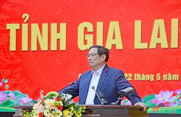 Премьер-министр Фам Минь Тинь: Рассмотрение возможности строительства скоростной автомагистрали Плейку-Куинён в форме государственно-частного партнерства - ảnh 1