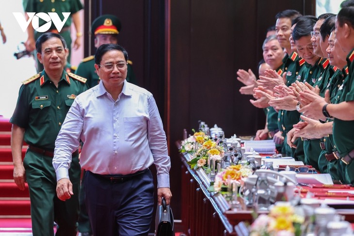 Премьер-министр Фам Минь Тинь принял участие в конференции по военной политике - ảnh 1