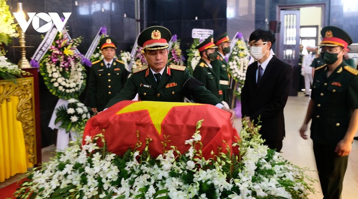 5-й военный округ провел церемонию прощания с Героем Народных Вооруженных Сил Костасом Нгуен Ван Лапом  - ảnh 1
