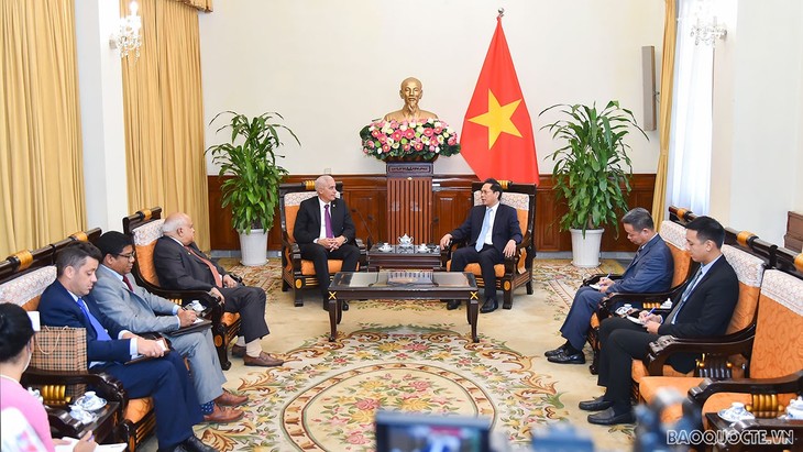 Укрепление особых политических отношений и всестороннего сотрудничества между Вьетнамом и Кубой - ảnh 1