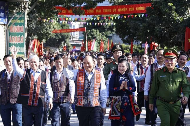 Президент Вьетнама принял участие в Празднике всенародной солидарности в провинции Лайчау - ảnh 1