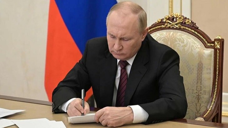 Президент РФ подписал закон о федеральном бюджете на 2023–2025  годы - ảnh 1
