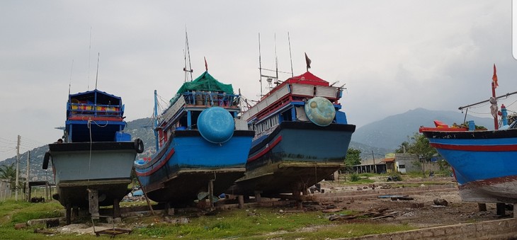 Рыбаки деревни Кана провинции Ниньтхуан выходят в море в знак защиты суверенитета страны   - ảnh 3