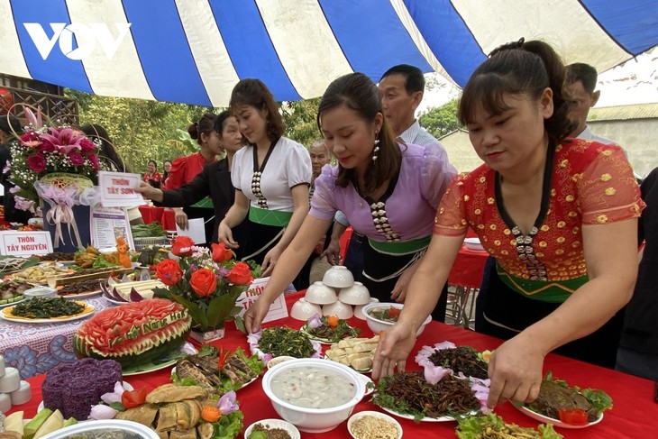 Фестиваль «Нанг Хан» белых тайцев в провинции Лайтяу - ảnh 2