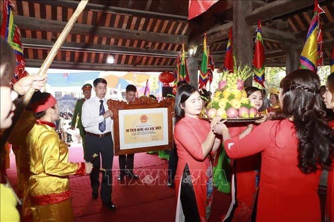 Провинция Виньфук получила сертификат о присвоении кластеру храмов Хыонгкань статуса национальной реликвии особого значения - ảnh 1