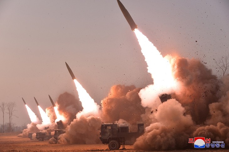 КНДР запустила баллистическую ракету - ảnh 1