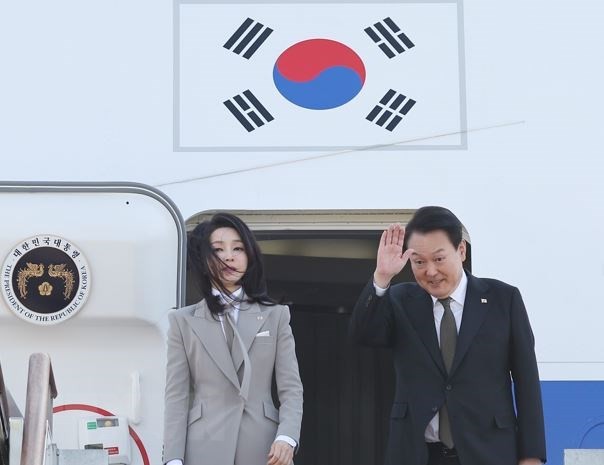 Президент Южной Кореи прибывает с визитом в Токио - ảnh 1