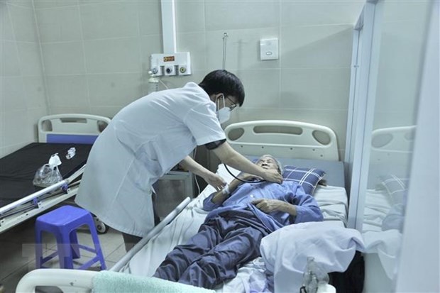 Во Вьетнаме по состоянию на 7 мая число подтвержденных случаев заражения коронавирусом почти на тысячу меньше по сравнению с 6 мая - ảnh 1