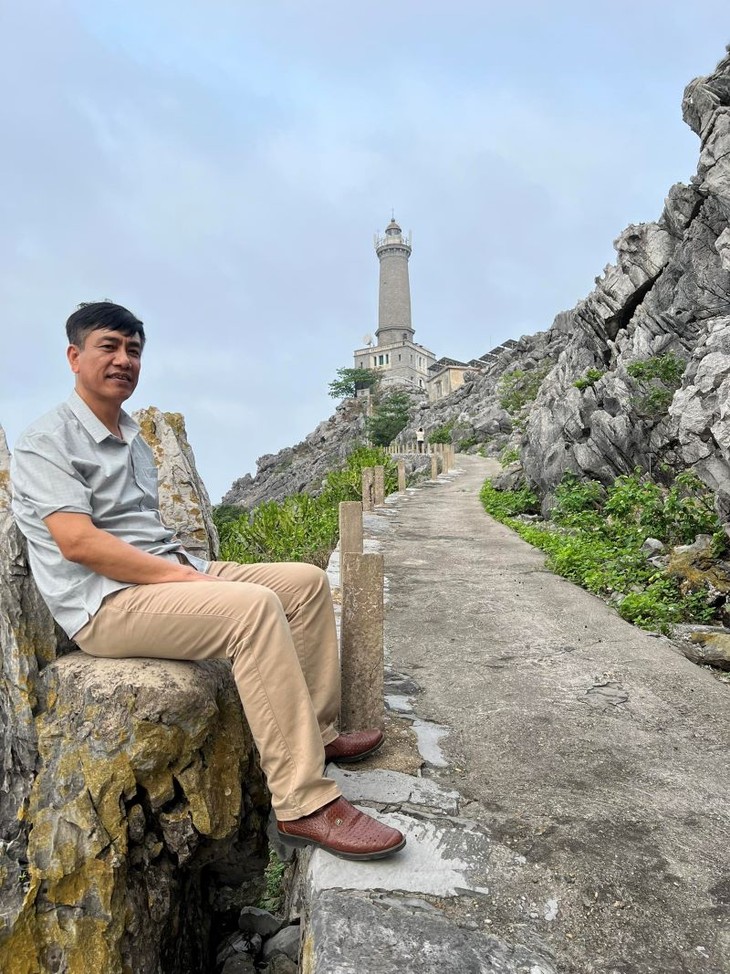 Г-н Нгуен Мань Хунг - фонарщик на острове Лонгчау - ảnh 2