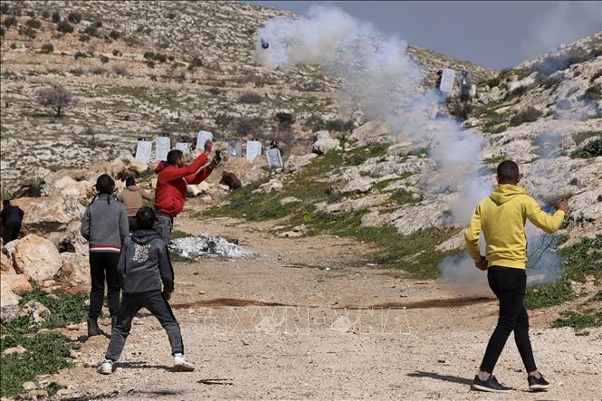 На Западном берегу продолжились столкновения палестинцев с армией Израиля - ảnh 1