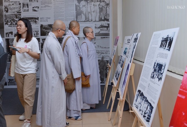 Выставка материалов прессы по буддизму «Изготовление лотоса» - ảnh 1