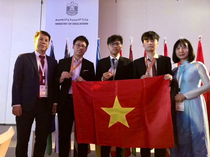 Вьетнамская делегация завоевала три медали на Международной олимпиаде по биологии 2023 года  - ảnh 1