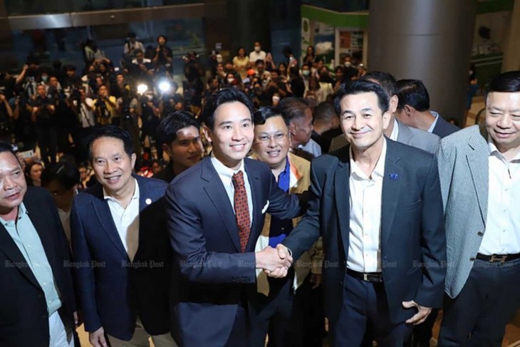 Парламентские выборы в Таиланде: коалиция из восьми партий согласилась продолжить выдвижение Питы Лимджароенрата на пост премьер-министра - ảnh 1
