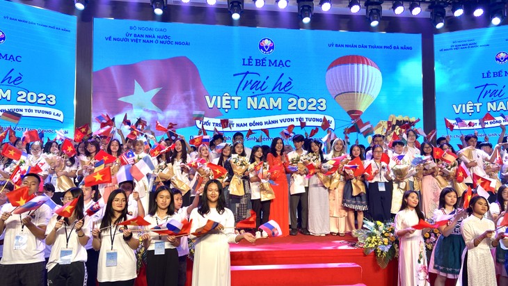 Летний лагерь во Вьетнаме 2023: Знакомство вьетнамской молодежи, проживающей за рубежом, с вьетнамской культурой - ảnh 1