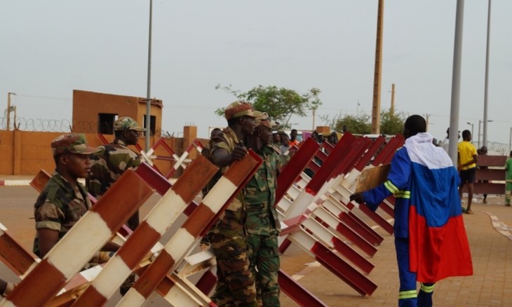Усилена охрана у здания посольства Франции в Нигере - ảnh 1